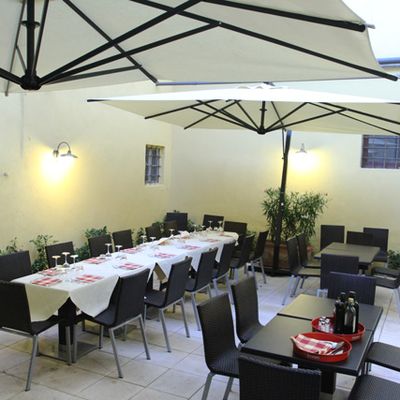 Il giardino sotto gli ombrelloni