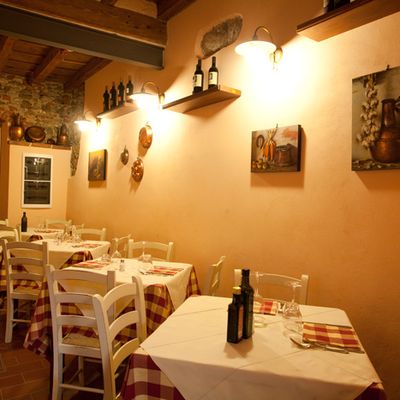 La sala interna della trattoria