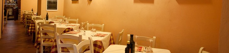 La sala interna della trattoria