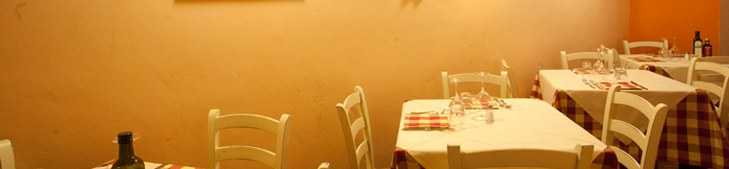 I tavoli della sala interna